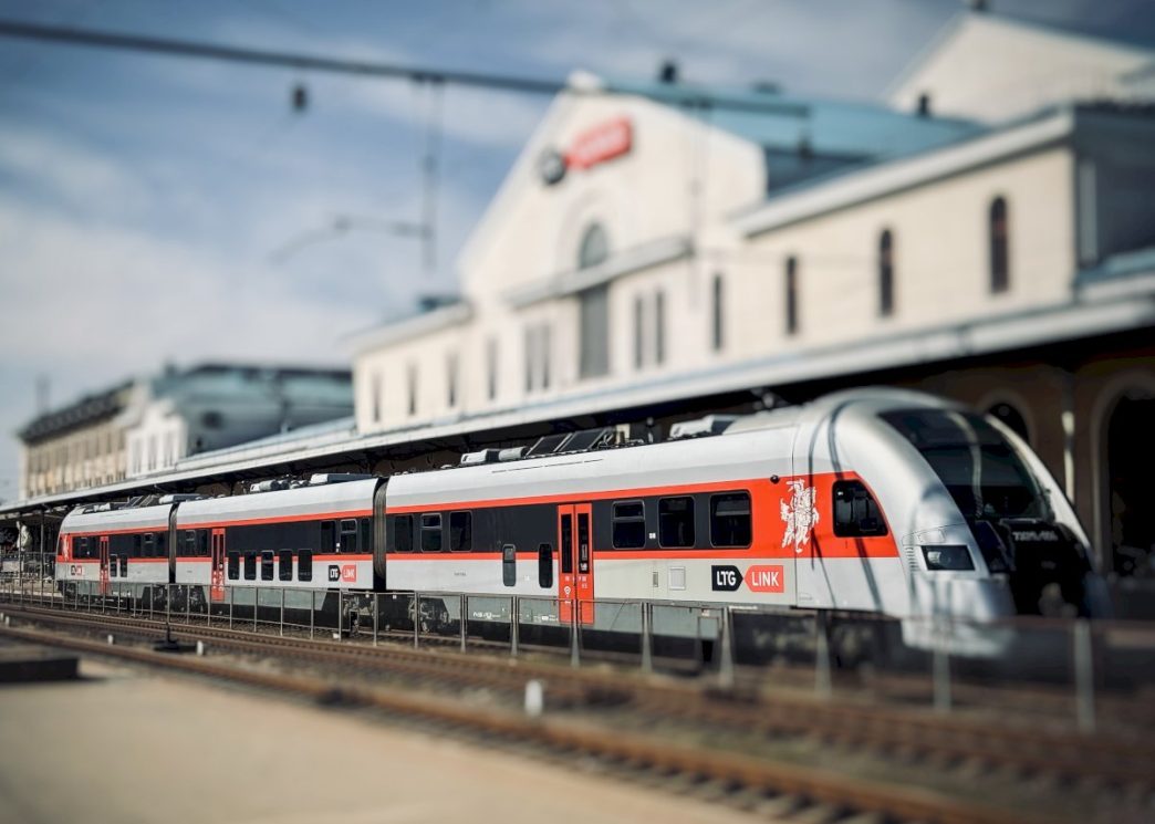 traukiniu-pasiekti-lenkija-–-dar-patogiau:-„ltg-link“-skelbia-daznesniu-reisu-pradzia