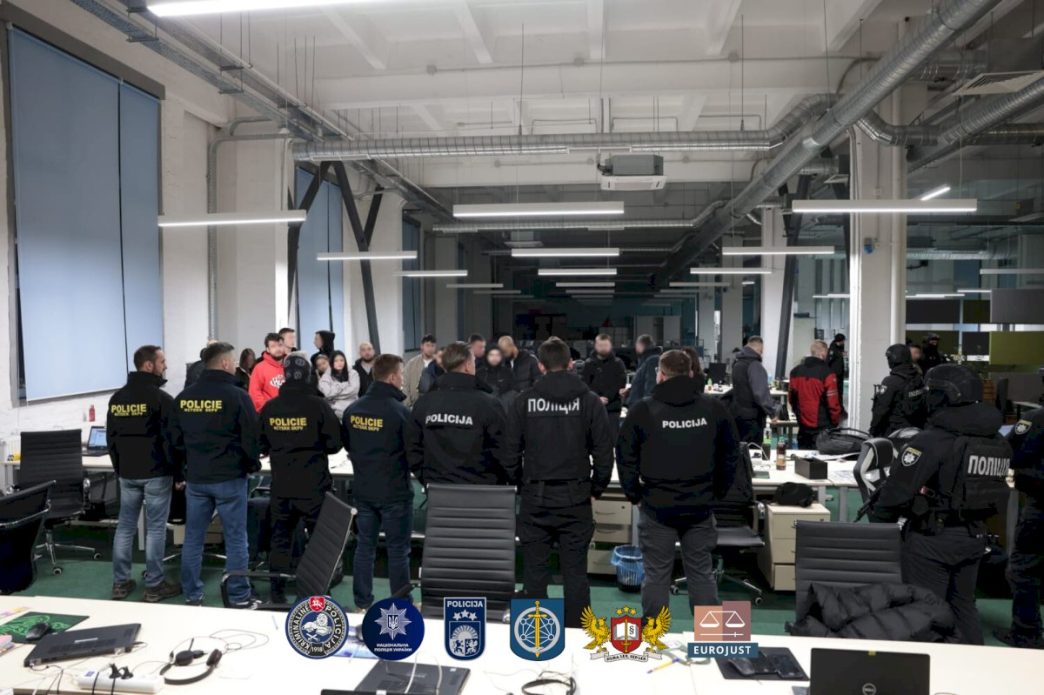 tarptautines-operacijos-metu-isardyta-didelio-masto-telefoniniu-sukciu-grupuote-ukrainoje