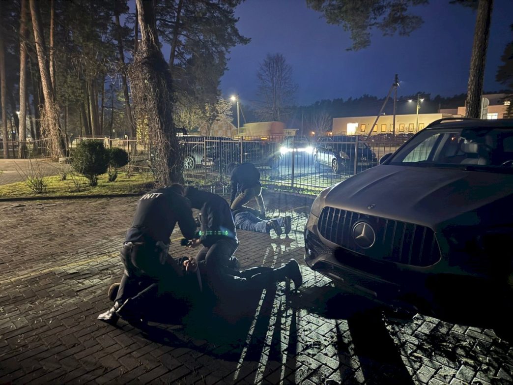 karo-ir-hibridiniu-ataku-fone-–-sekminga-teisesaugos-operacija:-sulaikyta-sukciauti-es-lesomis-bandziusi-organizuota-grupe,-siejama-su-rusijos-ir-baltarusijos-karine-pramone