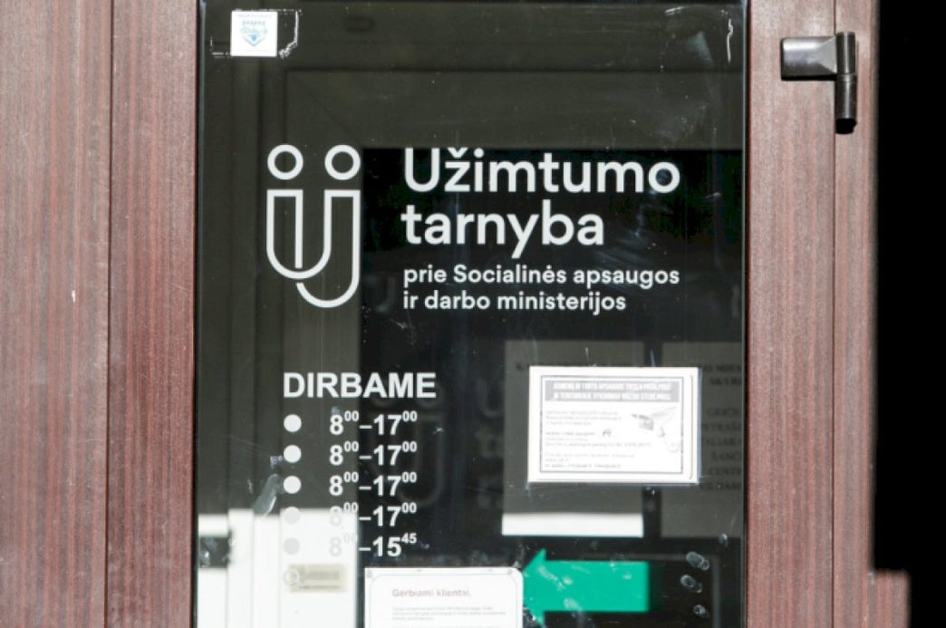 apklausa:-beveik-trecdalis-vyresniu-zmoniu-patiria-diskriminacija-darbo-rinkoje
