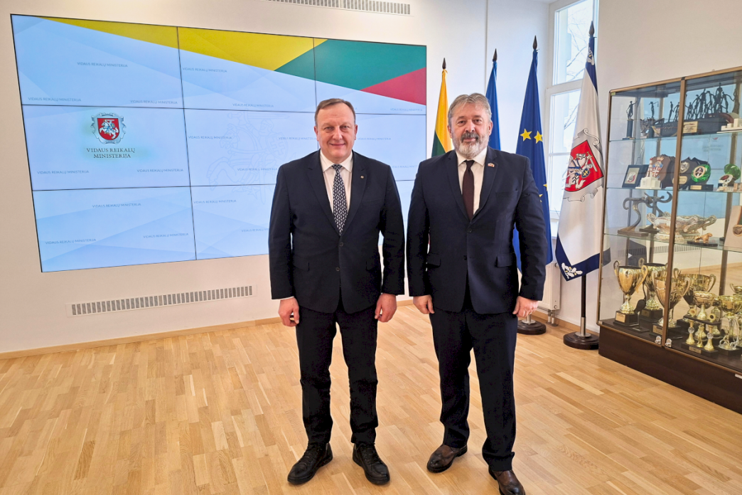 ministras-v-kondratovicius-susitiko-su-cekijos-ambasadoriumi-a.-opata