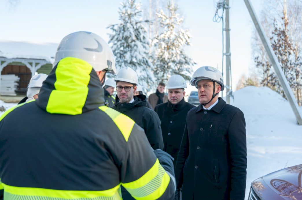 eso-igyvendina-plataus-masto-tinklo-pertvarka:-iki-2028-m-miskingose-vietovese-kabeliais-pakeis-2-tukst.-kilometru-oro-liniju-–-tai-pagerins-tiekimo-patikimuma-ketvirciui-milijono-klientu