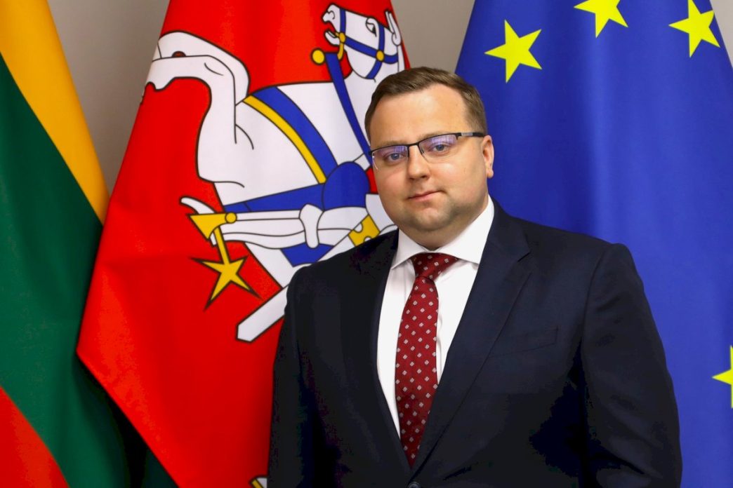 davose-finansu-viceministras-janus-kizenevic-kartu-su-pasaulio-lyderiais-aptars-finansu-ekosistemos-atsparuma-ir-europos-gynybos-pramones-perspektyvas
