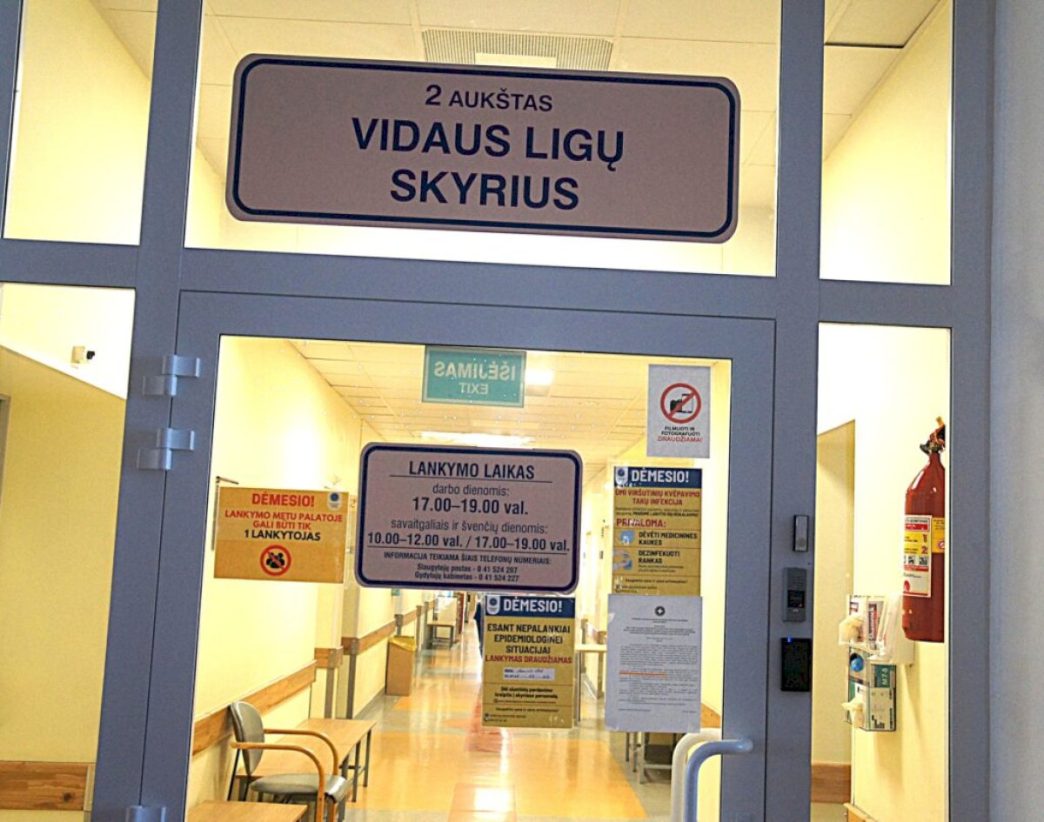 vengiant-gripo-plitimo,-ligonineje-naudojamos-asmens-apsaugos-priemones-ir-izoliuojami-skyriai