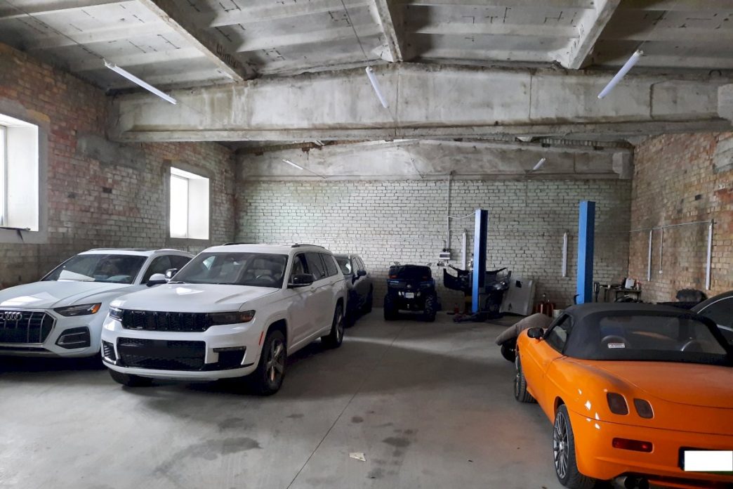 antroji-kratu-ir-sulaikymu-banga-lietuvoje-pries-automobiliu-is-jav-prekeiviu-grupuote