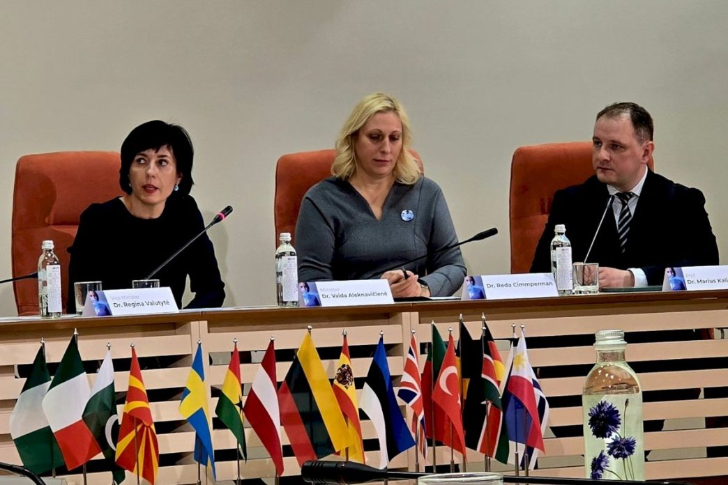 tarptautineje-konferencijoje-ministre-v.-aleknaviciene-pabreze-lygiomis-galimybemis-gristos-akademines-ir-kulturines-aplinkos-svarba