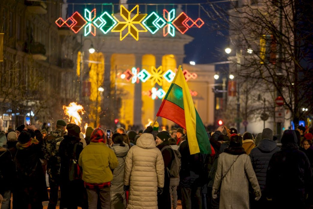 vilnius-kviecia-vasario-16-aja-svesti-vieningai-–-nuo-jaunimo-eisenos-iki-tradiciniu-laisves-lauzu