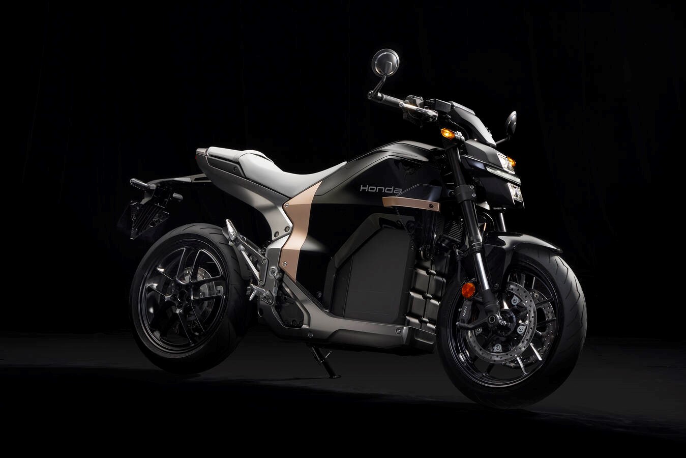 ivertinkite:-elektrinis-„honda“-motociklas-pelne-prestizini-dizaino-apdovanojima
