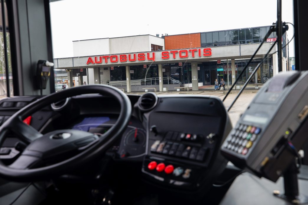 susisiekimo-ministerija-inicijavo-diskusija-del-kuro-kainu-krizes-poveikio-keleiviu-vezimo-autobusais-sektoriui