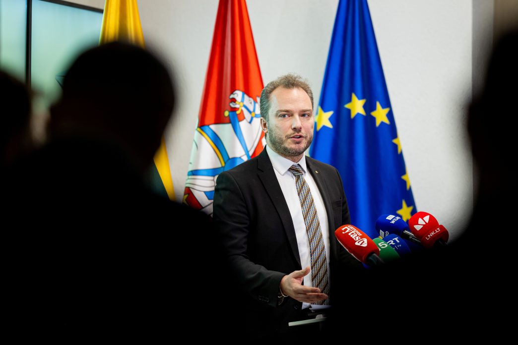 susisiekimo-ministras-juras-taminskas-nustate-spragas,-del-kuriu-lietuvos-keliai-neteko-milijonu-euru