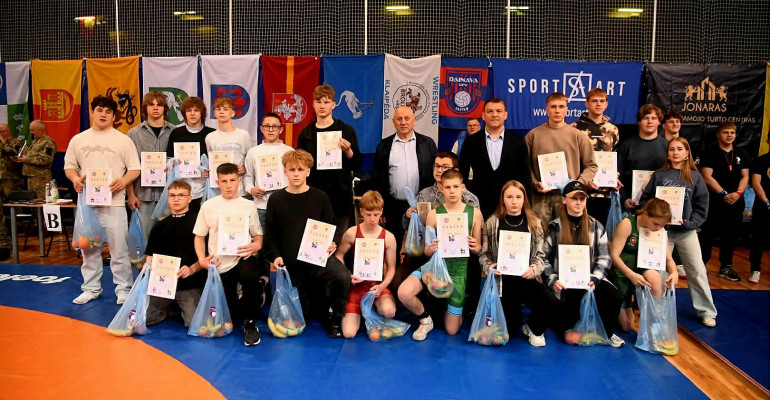 lietuvos-u13-imtyniu-cempionatas-alytuje-–-gausus-dalyviu-burys-ir-puikus-alytiskiu-rezultatai!