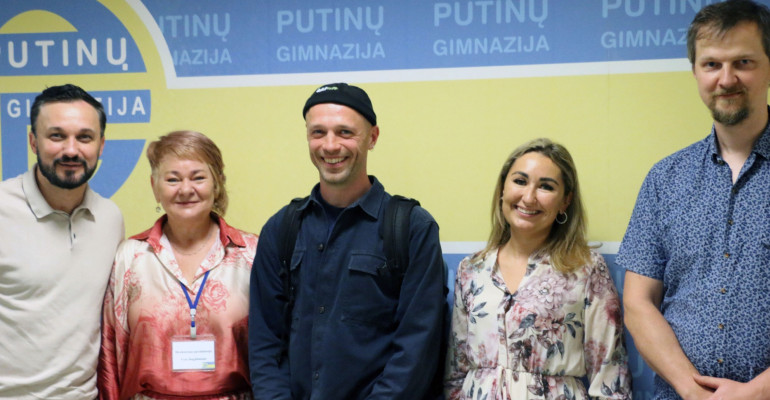 alytaus-putinu-gimnazijoje-prazydo-19-asis-„kureju-pavasaris“
