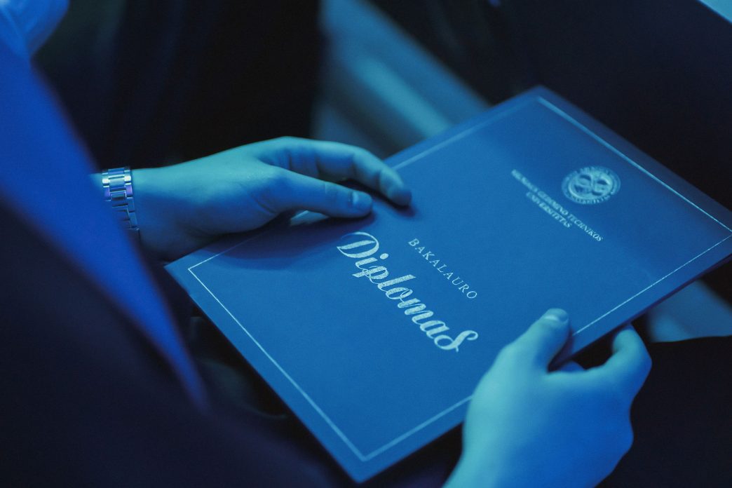 siu-metu-diplomu-teikimu-ceremoniju-datos