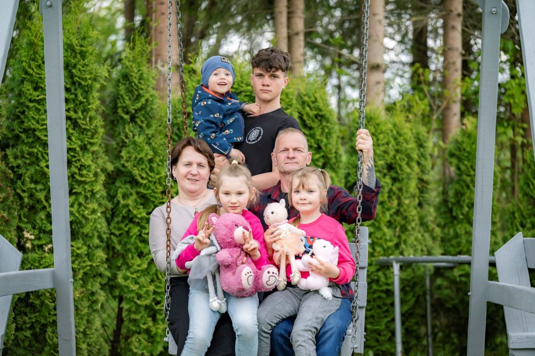 keturis-vaikus-globojanti-audrone-su-vyru:-kvietimas-suteikti-vaikams-namus-buvo-lyg-zenklas