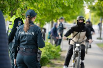 vasara-vaiku-traumu-vaziuojant-paspirtukais-padaugeja-iki-triju-kartu:-specialistai-ispeja-tevus