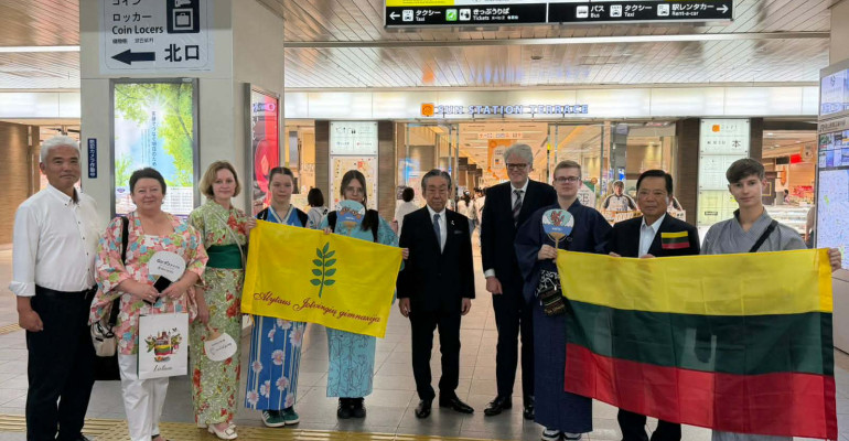 tolima-svajone,-tapusi-30-000-kilometru-realybe:-alytaus-jotvingiu-gimnazijos-delegacijos-misija-japonijoje
