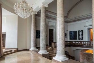 vilniaus-rotuseje-–-naujas-atnaujinimo-etapas:-darbai-persikele-i-isore