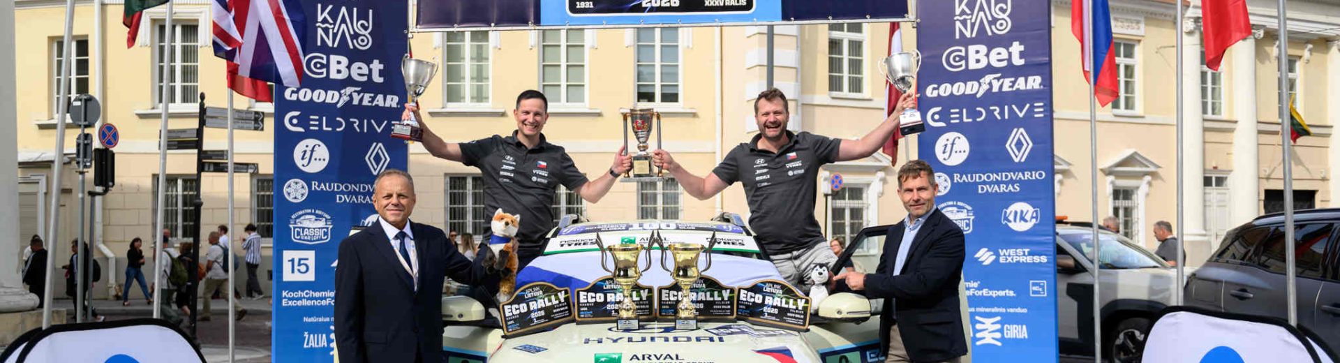 pagrindiniu-ralio-„fia-eco-rally-cup-aplink-lietuva“  trofejumi-dziaugesi-cekai