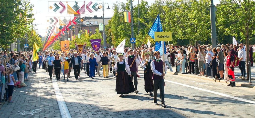 lietuvos-moksleiviu-dainu-sventeje-–-burys-mazeikiskiu