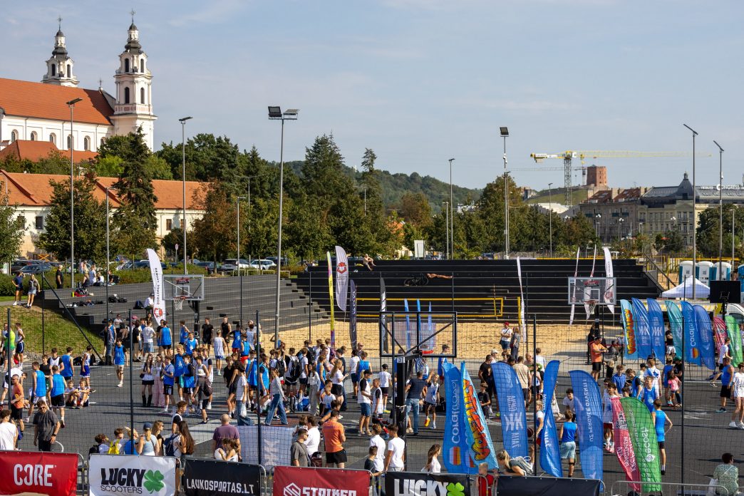 upes-festivalio-sirdimi-tapsianti-baltojo-tilto-pakrante-–-sporto-issukiai,-„red-bull“-tandemynes-ir-naktinis-plaukimas-nerimi