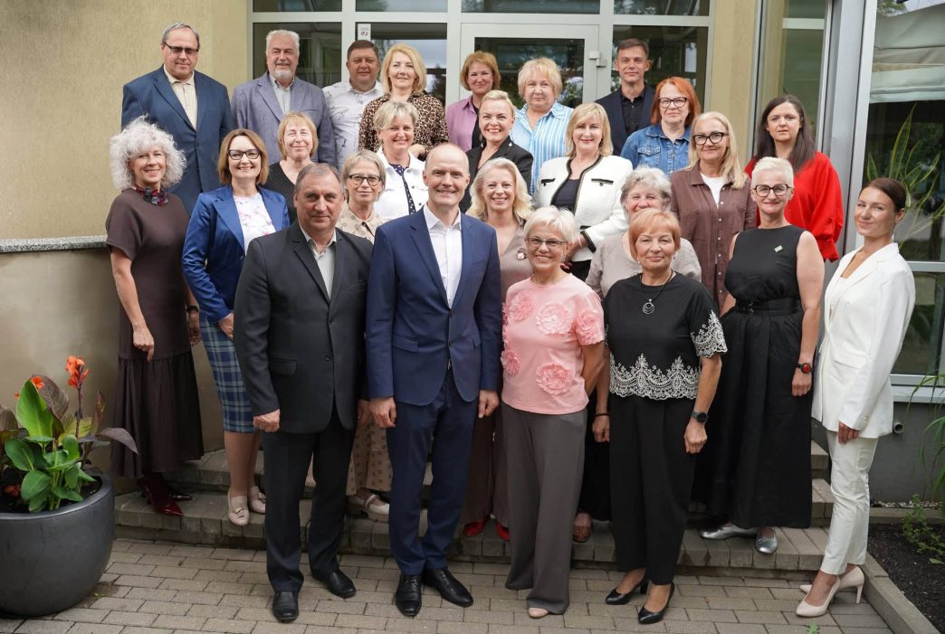 pagerbti-lietuvos-moksleiviu-dainu-sventes-kolektyvu-vadovai-ir-organizatoriai