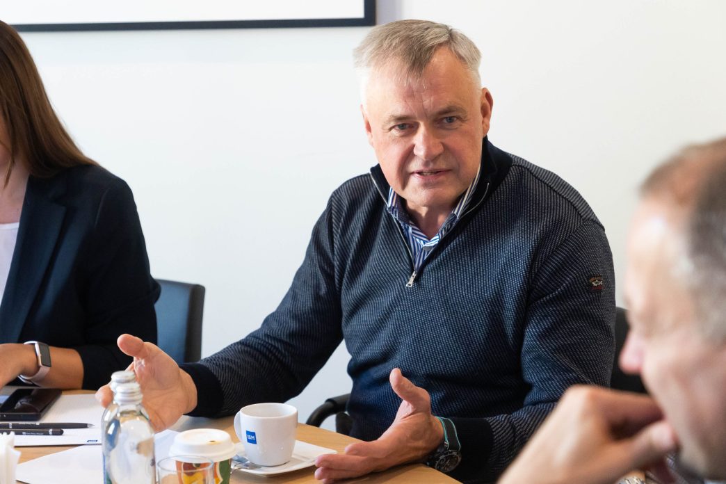 vilnius-tech-alumnas-robertas-dargis:-„lyderis-negali-vengti-sprendimu,-net-ir-netobulu“