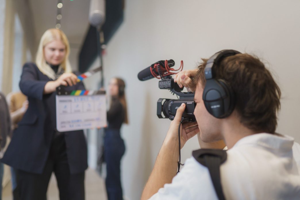 siu-specialistu-truksta-jau-siandien:-studiju-programos,-norintiems-kurti-ir-kovoti-su-dezinformacija