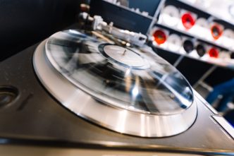 pasaulines-muzikos-kompanijos-brezia-ribas-di-muzikai:-kokie-kuriniai-galetu-patekti-i-topus?