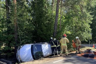 ugniagesiai-gelbetojai-autoivykiuose:-gelbejimo-darbu-daugeja,-tarnyba-pasirengusi-padeti-nukentejusiesiems