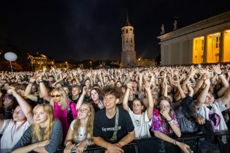 nuo-indie-folk-iki-r&b:-„vilniaus-dienu“-penktadienio-vakara-uzkurs-„kamaniu-silelis“-ir-free-finga