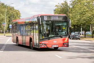 nuo-rugsejo-vilnius-stiprina-viesaji-transporta:-palyginti-su-pernai,-i-gatves-isriedes-daugiau-autobusu-ir-troleibusu