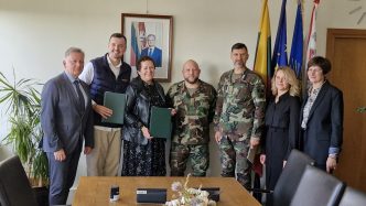 zemaitijos-kadetu-gimnazija-stiprina-partnerystes-–-pasirasytos-dvi-bendradarbiavimo-sutartys