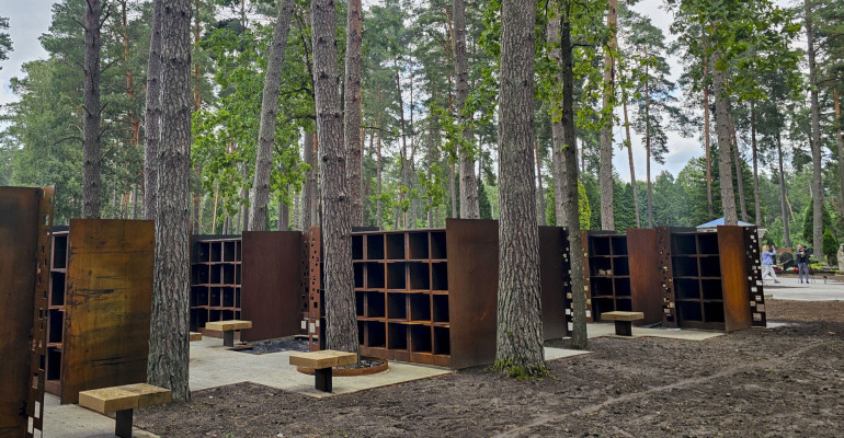 daugu-g.-kapinese-–-ir-sutvarkytas-partizanu-memorialas,-ir-kolumbariumai