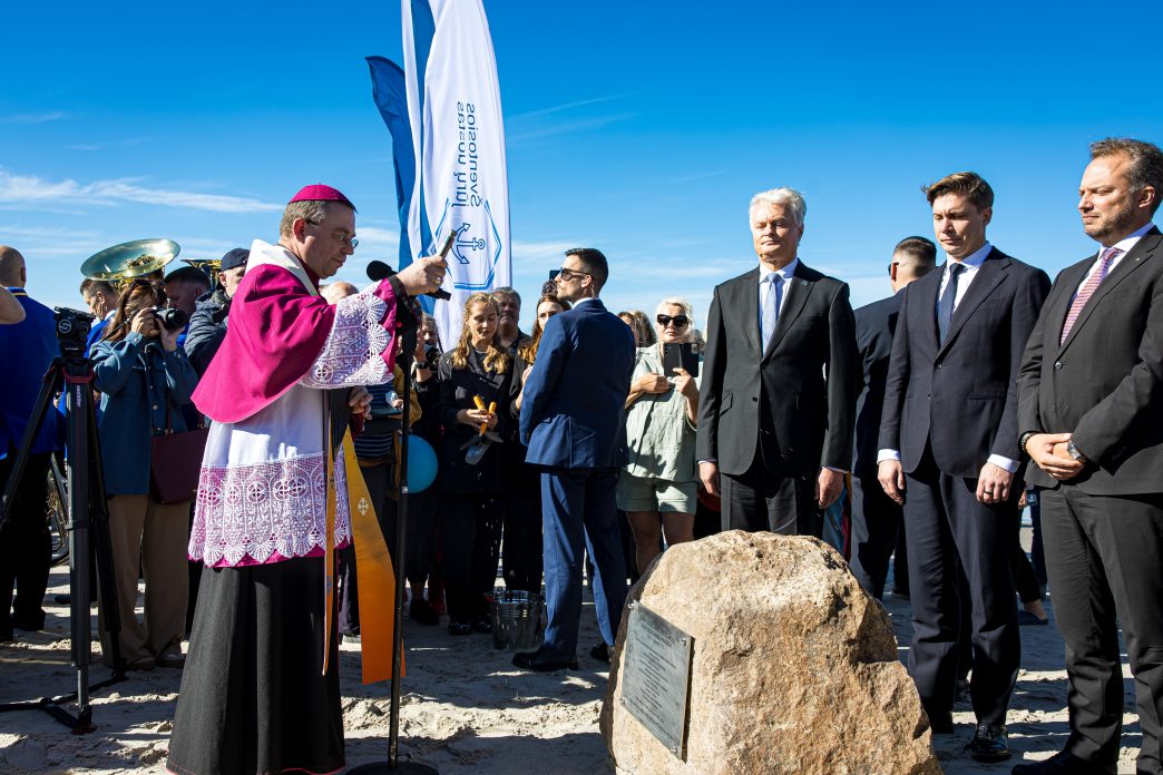 startavo-istorinis-sventosios-juru-uosto-atkurimo-etapas-–-pradeta-molu-statyba