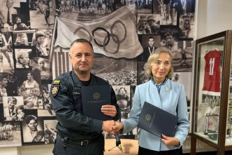ugniagesiai-ir-sportininkai-jungia-jegas:-pagd-ir-lietuvos-sporto-muziejus-pasirase-bendradarbiavimo-susitarima