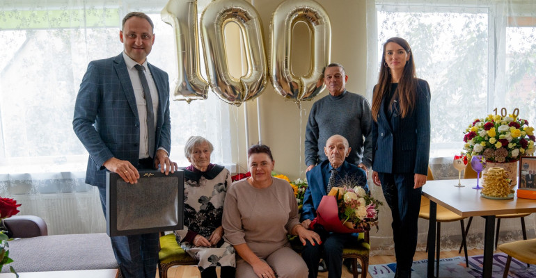 100-metu-sulaukes-alytiskis-antanas:-i-parduotuve-keliauja-pesciomis,-o-i-turgu-–-taksi