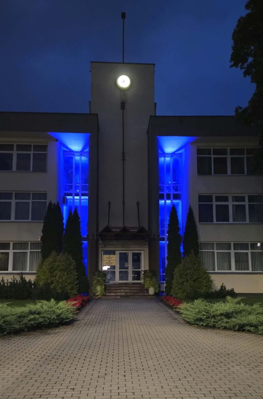 svencioniu-rajono-savivaldybe-prisijungia-prie-pasaulines-iniciatyvos-„nusvieskime-gestu-kalbas-melyna-sviesa“-(shine-a-blue-light-on-sign-languages)