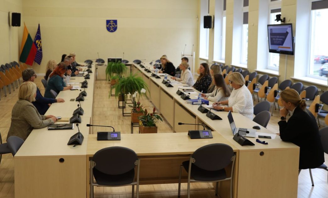posedyje-–-apie-ekstremaliasias-situacijas,-apklausa-ir-„spieciu“