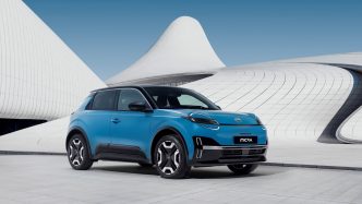 „lietuvos-metu-automobilis-2027“:-pirmieji-dalyviai-–-nuo-elektrines-„micra“-iki-315-kw-galios-septynviecio