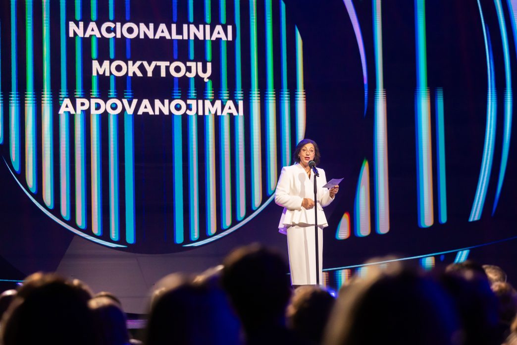 tarptautine-mokytoju-diena-pagerbti-iskilus-lietuvos-pedagogai-–-iteiktos-nacionalines-premijos