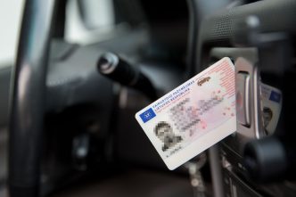 „regitra“-primena:-jau-praejo-10-metu,-kai-keiteme-laminuotus-vairuotojo-pazymejimus-–-laikas-atsinaujinti