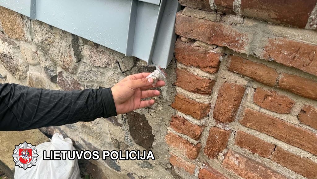 ukmerges-policija-atskleide-narkotiku-platinimo-schema:-sleptuves-buvo-irengtos-neiprastose-vietose