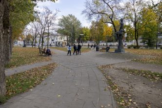 naujamiestyje-ruosiamasi-atnaujinti-skvera-su-„lakstingalos“-skulptura-–-gyventojai-kvieciami-pasitarti 