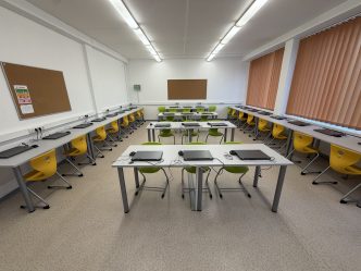 20261020-::-panevezio-mokyklos-aprupinamos-siuolaikine-ugdymo-iranga:-skirta-1,81-mln.-euru