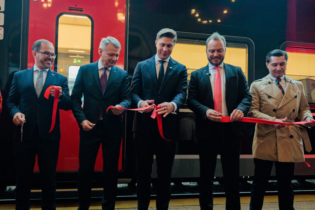 istorine-diena-lietuvos-gelezinkeliams:-i-pirmaja-kelione-isriedejo-naujasis-„stadler“-traukinys