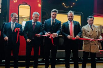 istorine-diena-lietuvos-gelezinkeliams:-i-pirmaja-kelione-isriedejo-naujasis-„stadler“-traukinys