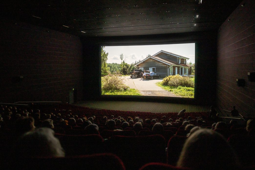tik-si-savaitgali-vilniuje:-nemokami-kino-filmai-–-arciau-senjoru-namu