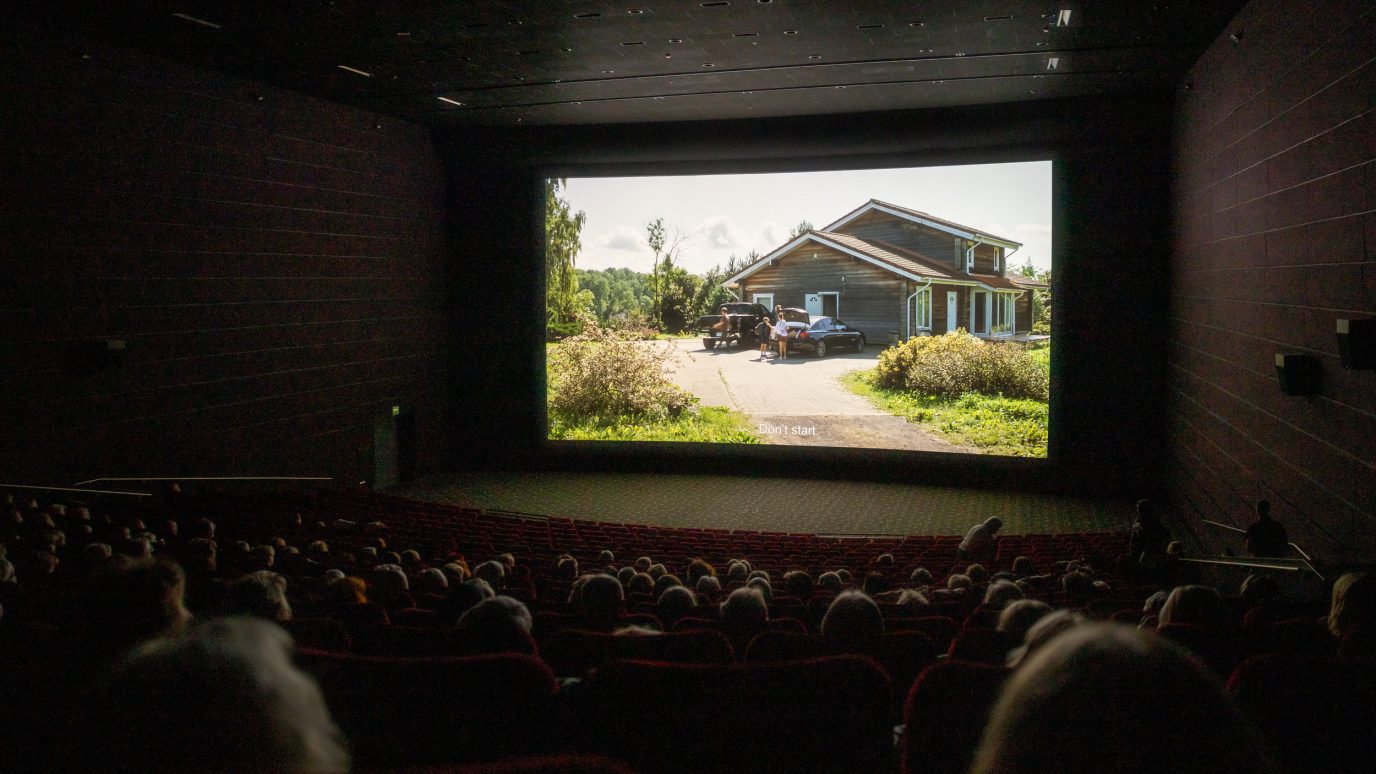 tik-si-savaitgali-vilniuje:-nemokami-kino-filmai-–-arciau-senjoru-namu