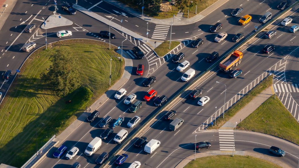 veliniu-savaitgalis-keliuose-–-intensyvesnis-eismas,-isigalioja-vairuotojams-svarbus-sezoniniai-ket-reikalavimai