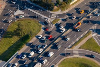 veliniu-savaitgalis-keliuose-–-intensyvesnis-eismas,-isigalioja-vairuotojams-svarbus-sezoniniai-ket-reikalavimai